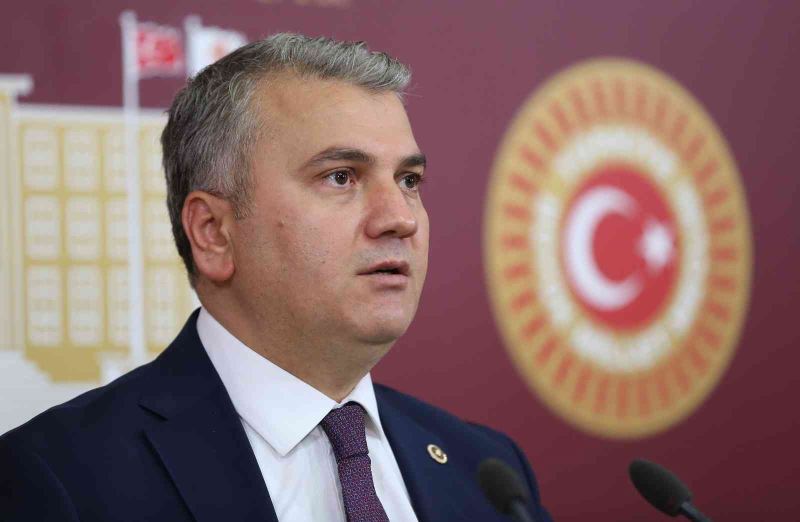 Milletvekili Mustafa Canbey’den Ayvalık’taki camilere restore ödeneği müjdesi
