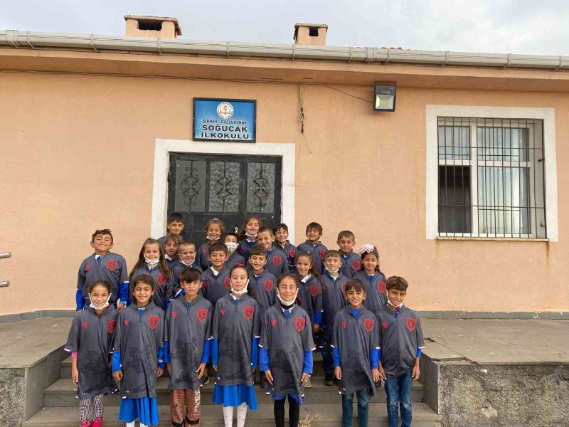 Samsunspor’dan 81 ildeki köy okullarına forma hediyesi
