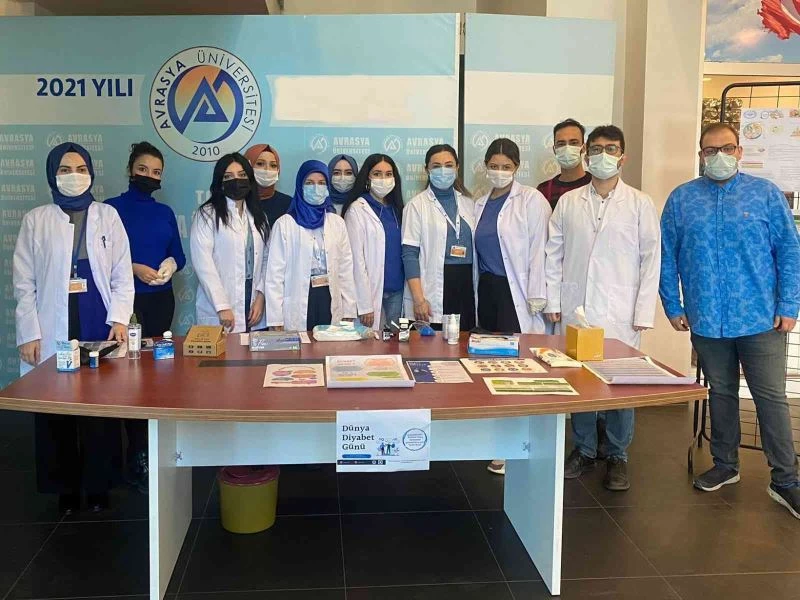 Dünya Diyabet Gününde öğrencilerin kan şekeri ölçümü yapıldı
