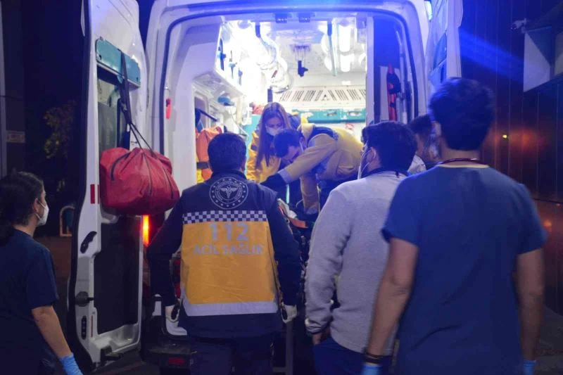 Kamyon dorsesi elektrik tellerine temas edince sürücüyü elektrik çarptı
