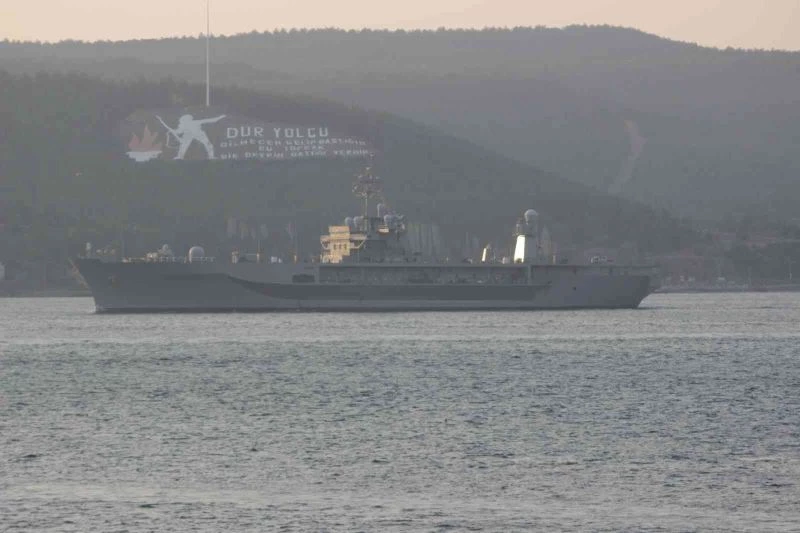 ABD’nin amiral gemisi USS Mount Whitney Çanakkale Boğazı’ndan geçti
