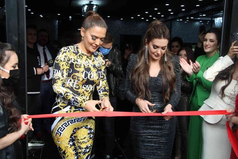 Demet Akalın, güzelliğinin sırlarını Denizlili kadınlarla paylaştı
