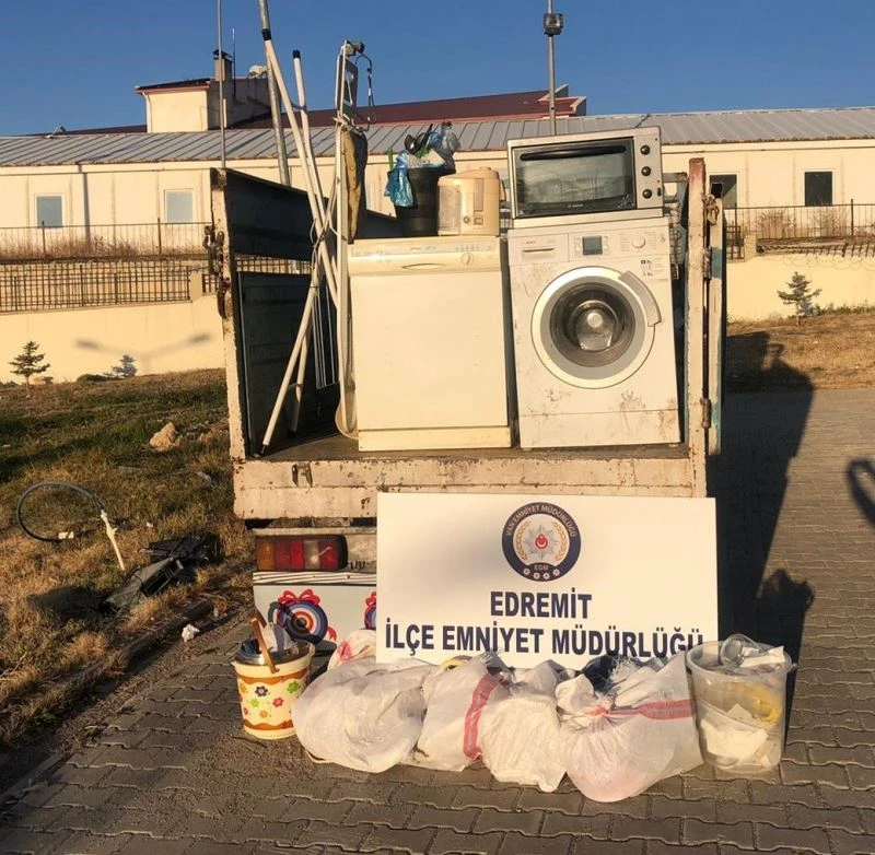 Van’da çalıntı ev eşyalarıyla yakalanan 3 kişi tutuklandı
