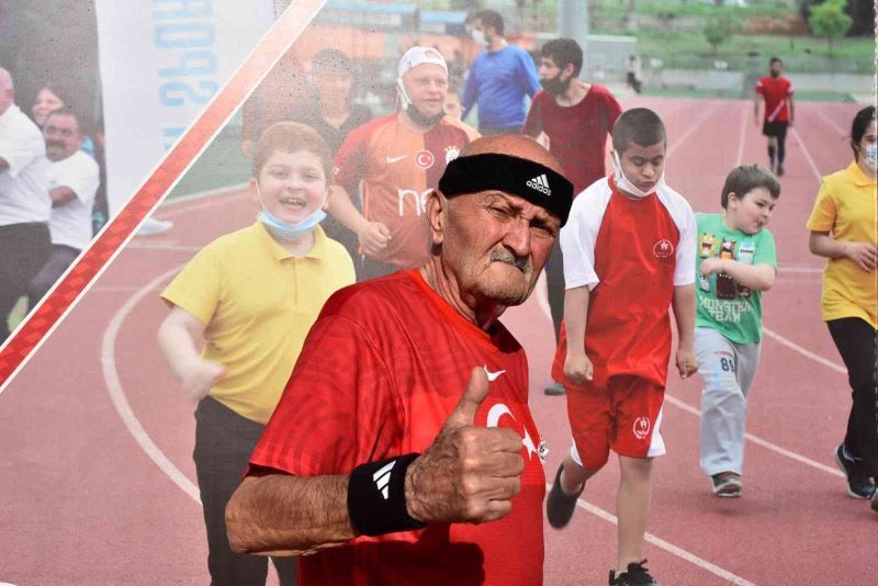 74 yaşındaki maratoncu gençlere taş çıkartıyor
