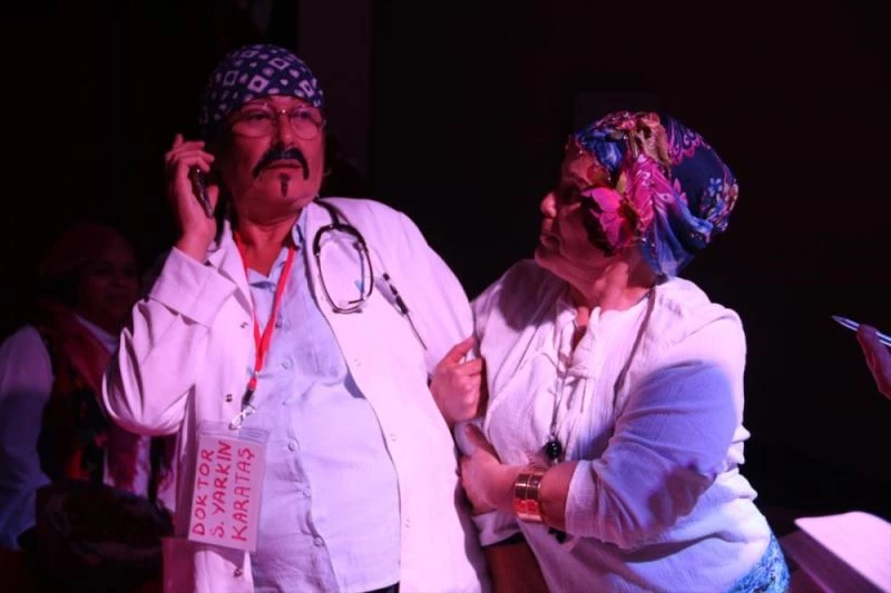 Ev hanımlarının kurduğu tiyatro grubu, ilk oyunlarını sahneleyecek