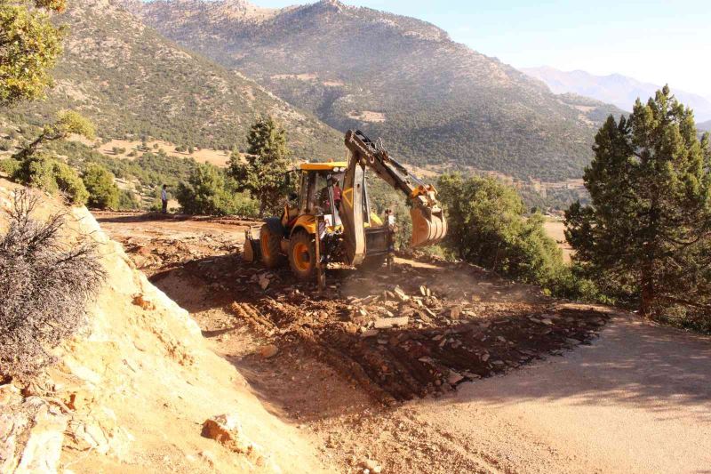 Elmalı’da yayla yolu yenileme çalışmaları
