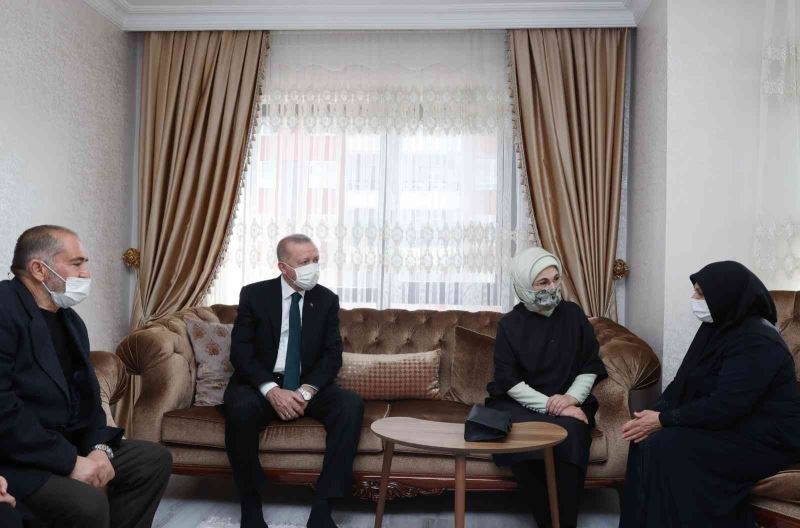 Cumhurbaşkanı Erdoğan’dan Başak Cengiz’in ailesine taziye ziyareti
