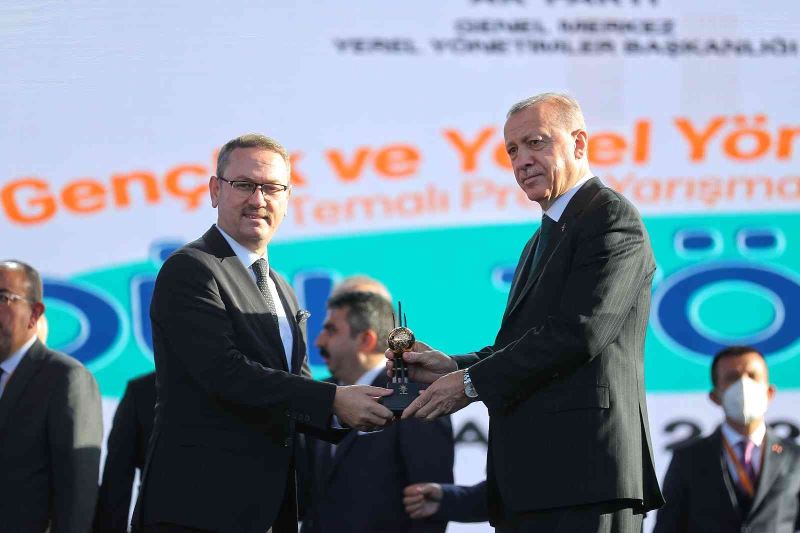 Cumhurbaşkanı Erdoğan’dan Başakşehir’e bir gençlik ödülü daha
