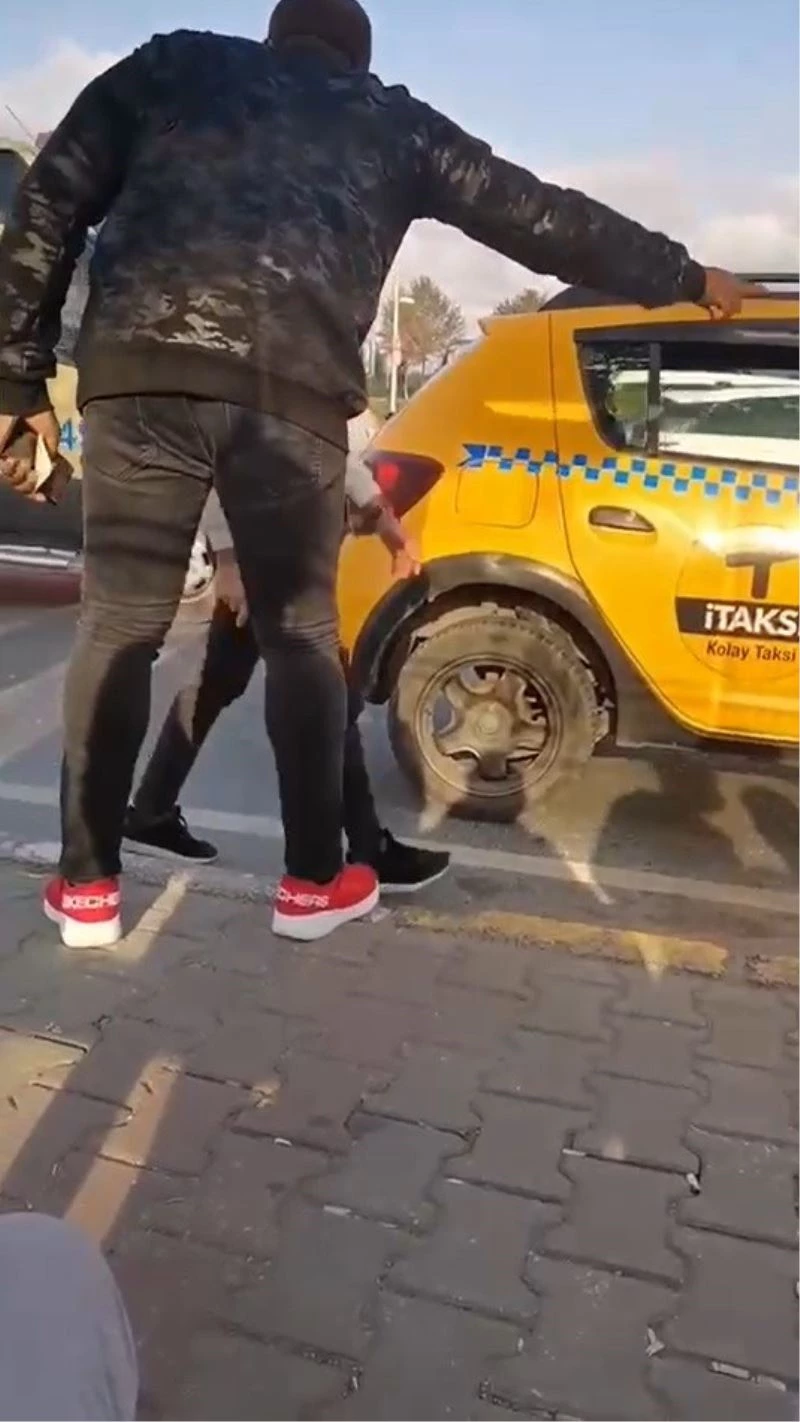Esenyurt’ta taksici fazla para istedi, demir sopa ile tehdit etti
