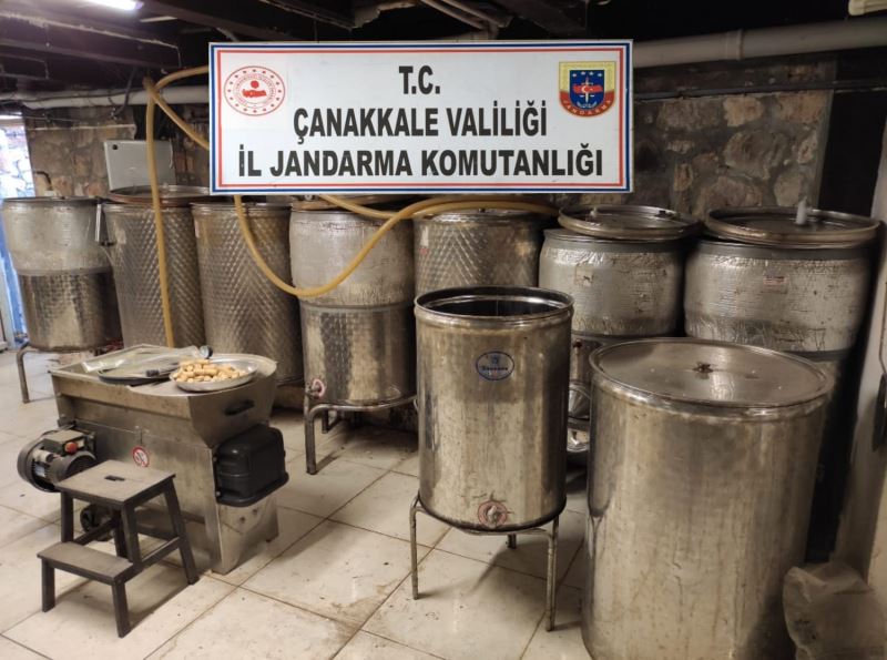 Çanakkale’de 7 bin 580 litre sahte alkollü içki ele geçirildi
