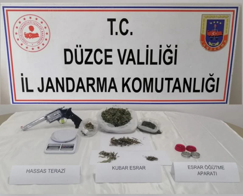 Çadırda özel düzenekle uyuşturucu yetiştiren şahıs suçüstü yakalandı
