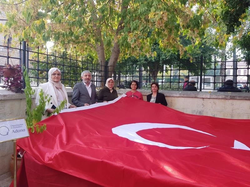 Türkiye’nin ilk en büyük Türk bayrağı Adana’da göndere çekilecek
