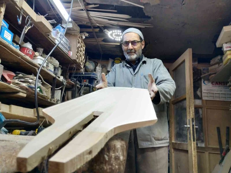 Babasının çırak olarak verdiği mesleği 59 yıldır devam ettiriyor
