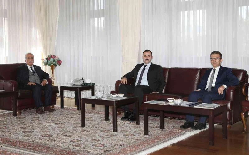 Olur ilçesi yöneticilerinden Rektör Çomaklı’ya ziyaret
