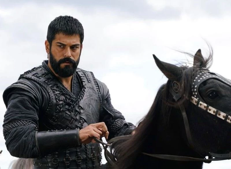 Oyuncu Burak Özçivit hakkında 4 yıl 1 ay hapis talebi
