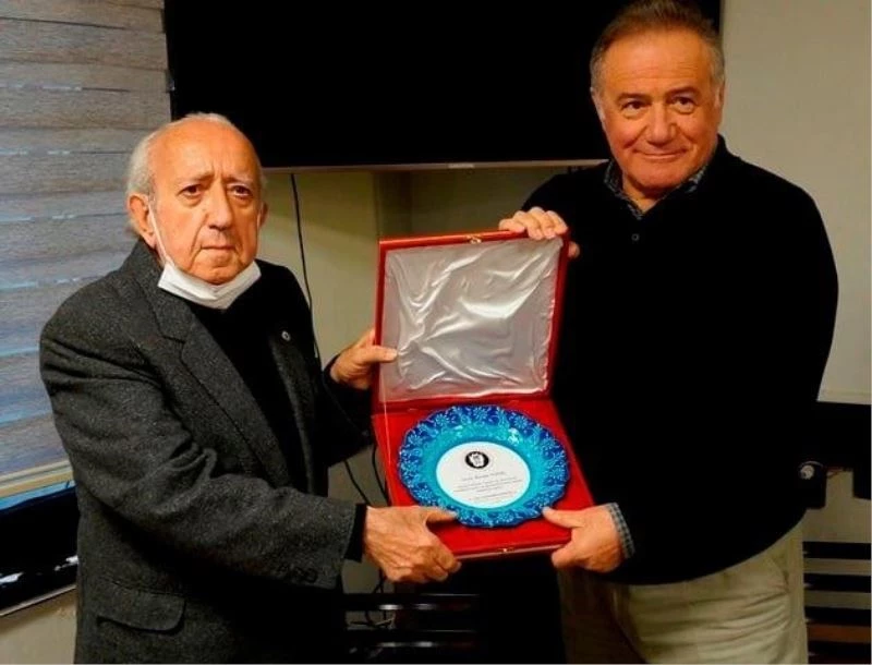 Enver Yücel’e Giresun turizmine yaptığı yatırımlar nedeniyle plaket
