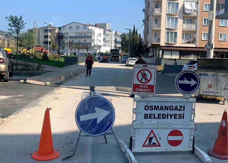 Osmangazi’de bozulan yollar asfaltla yenileniyor
