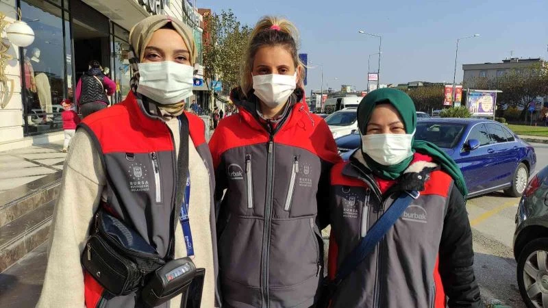 Artık sokaklarda otoparklar kadınlara emanet
