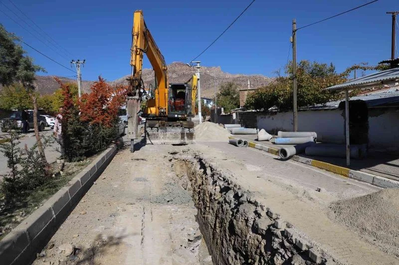Tutşi, 9 bin 19 nüfus ve 2 bin 596 hanenin yararlanacağı projeyi denetledi
