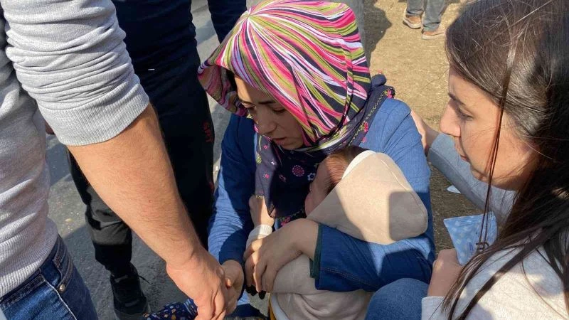 Kazada yaralanan anne ve bebeğinin buluşma anı duygulandırdı
