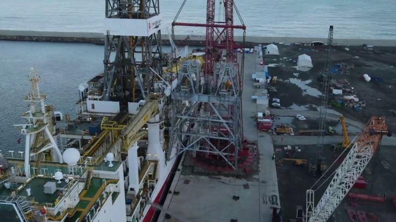Yavuz Sondaj Gemisi’nin kule montajı çalışmaları sürüyor
