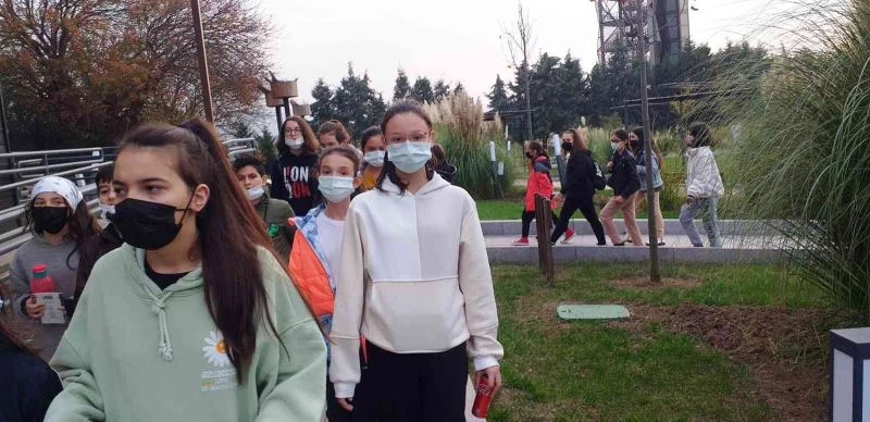 Öğrenciler kuşları ve kelebekleri seyretti
