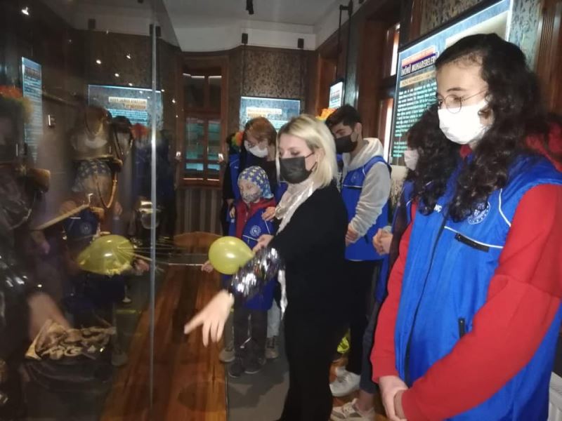 Gönüllü gençler müzeyi ziyaret etti
