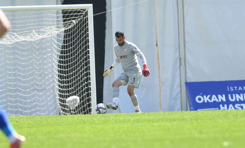 Bursaspor genç kalecisi Canberk Yurdakul’un sözleşmesini 3 yıl uzattı
