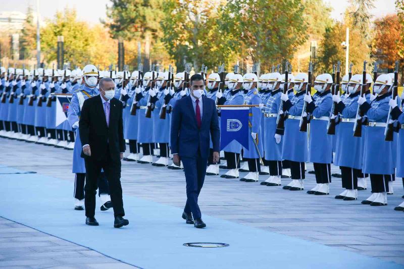 Cumhurbaşkanı Erdoğan, İspanya Hükümet Başkanı PerezCastejon’u resmi törenle karşıladı

