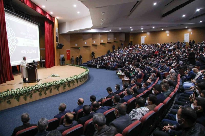 Diyanet İşleri Başkanı Erbaş: “Beşikten mezara kadar ilim herkese farzdır”
