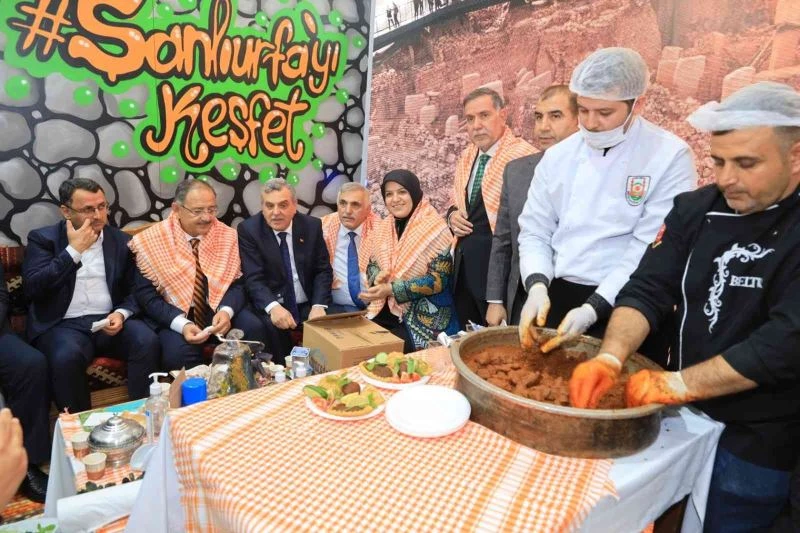 Yerel Yönetimler Başkanı Özhaseki Şanlıurfa standında
