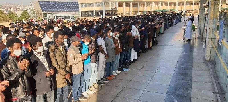 Hastalığına yenik düşen Çad’lı öğrenci Karabük’te toprağa verildi
