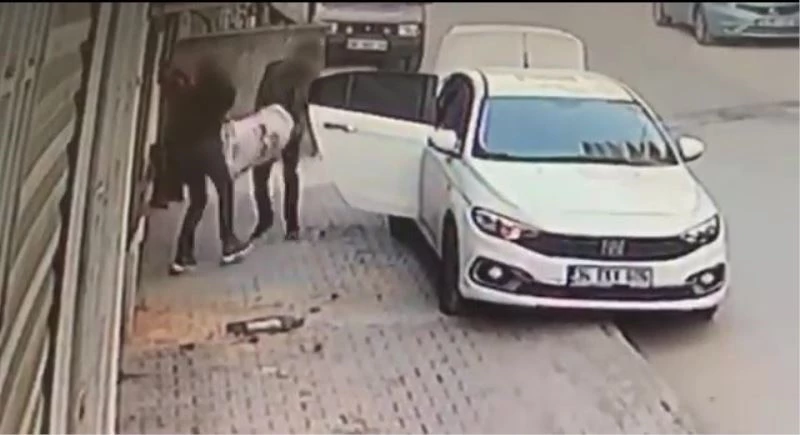 Çekmeköy’de banyo batarya hırsızlığı kamerada
