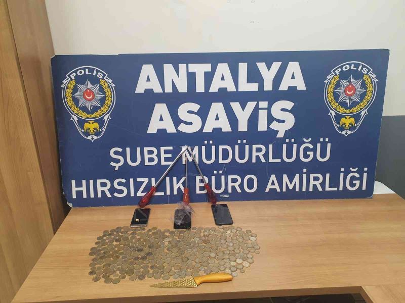 500 kilometre uzaklıktan gelip 3 evi soydular, polisin takibinden kaçamadılar
