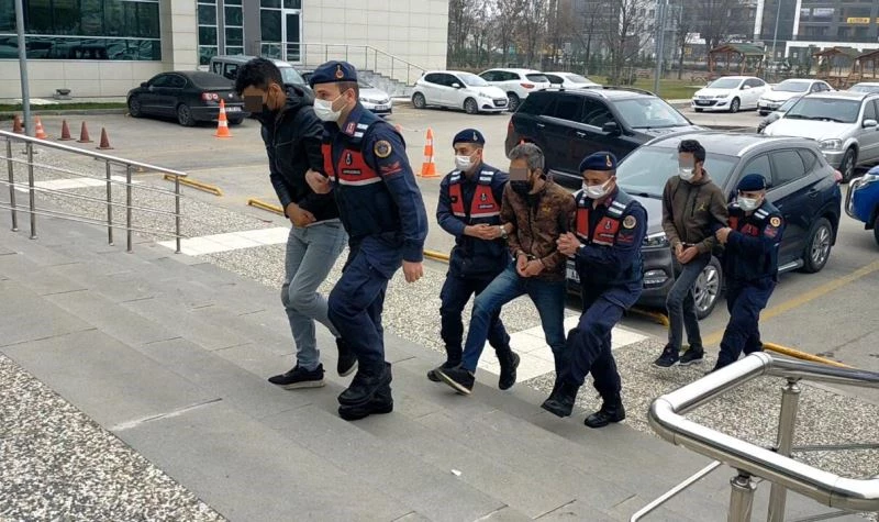 Çaldıkları tamburu sosyal medyadan satmak isterken yakalandılar
