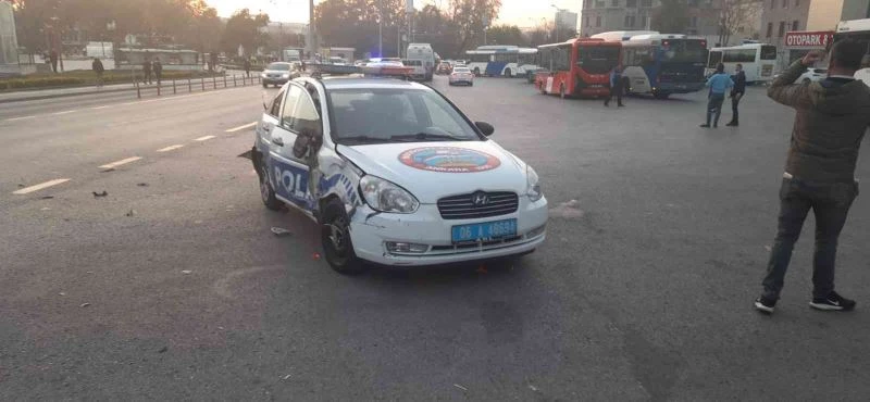 EGO otobüsü ile polis aracı çarpıştı: 3 yaralı

