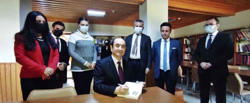 “Her kütüphane bir hapishane kapatır”
