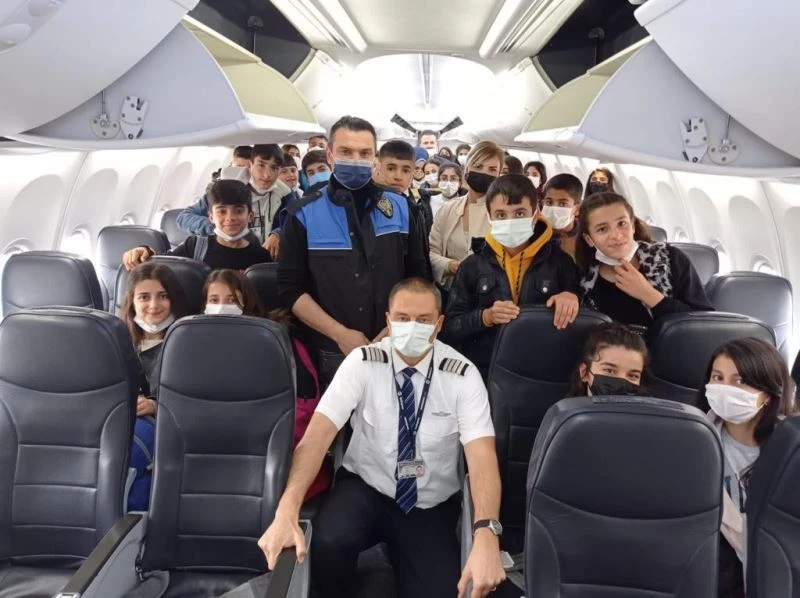 Cizre’de 40 öğrenci İstanbul ve Çanakkale gezisine götürüldü
