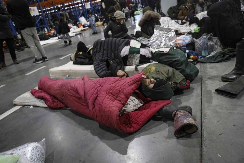 Belarus’un Polonya sınırındaki göçmenler kampı boşalttı
