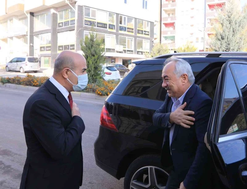 İçişleri Bakan Yardımcısı Mehmet Ersoy Mardin’de bir dizi temasta bulundu
