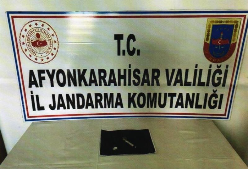 İhbarda bulunduğu jandarmaya uyuşturucu maddeyle yakalandı
