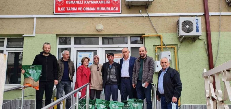 Osmaneli’ de 90 çiftçiye yonca tohumu dağıtımı yapıldı
