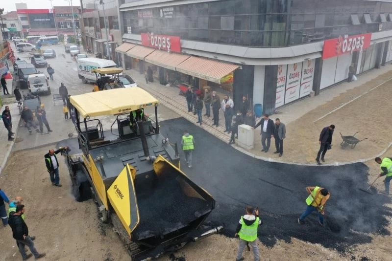 Akyazı’da bir mahalle daha sıcak asfalt ile taçlandı
