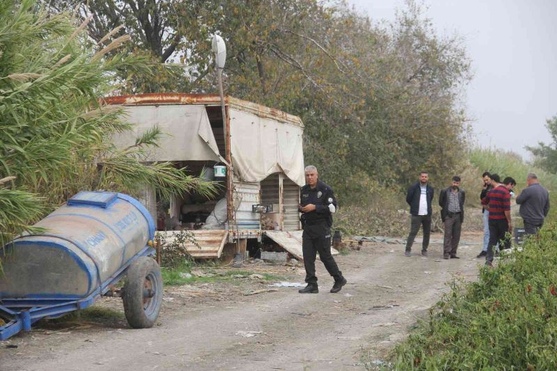 Tarla bekçisi ölü bulundu
