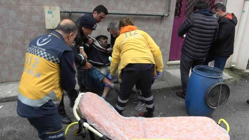 Bursa’da polise bıçakla saldıran şahıs, ayağından vurularak etkisiz hâle getirildi
