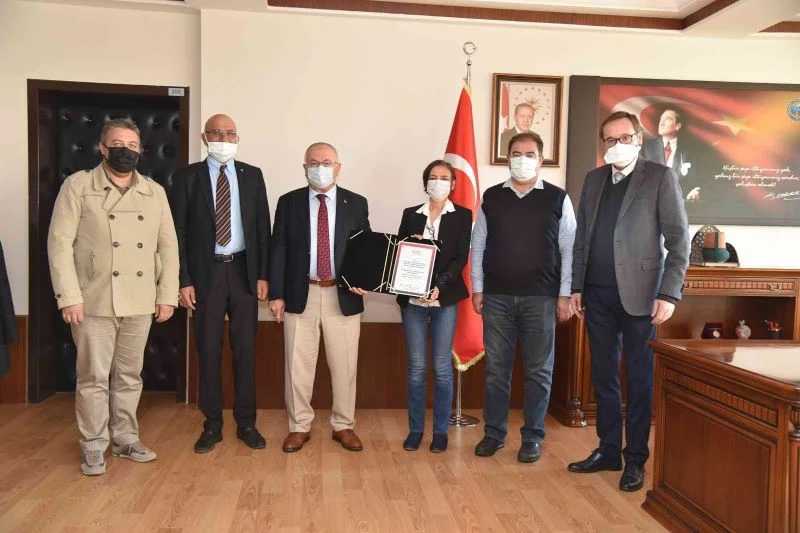 KMÜ’nün ihtisaslaşma beratı Rektör Ak’a teslim edildi
