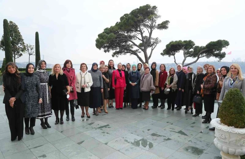 Emine Erdoğan, TOGEMDER’in eski ve yeni yönetim kurulu üyeleriyle bir araya geldi
