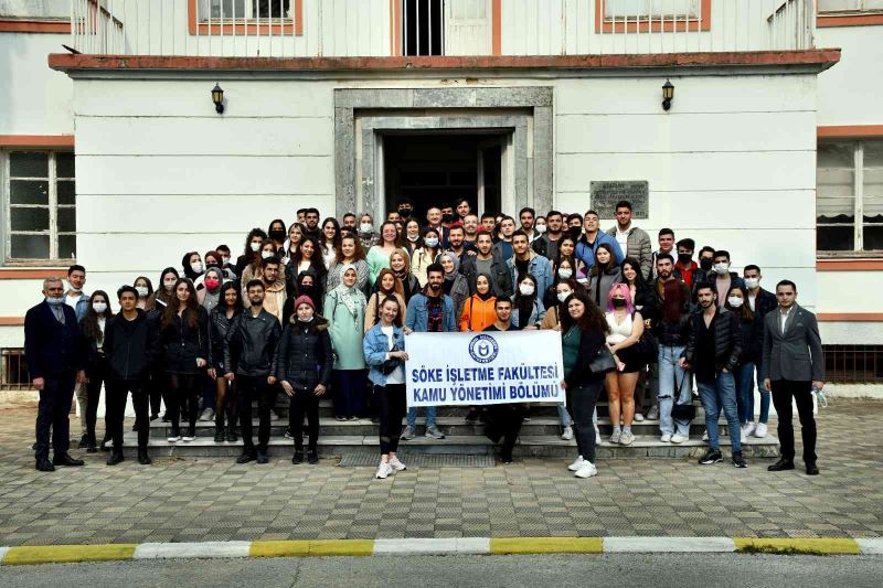 Söke İşletme Fakültesi öğrencileri, Tarihi Basma Fabrikası’nı gezdi
