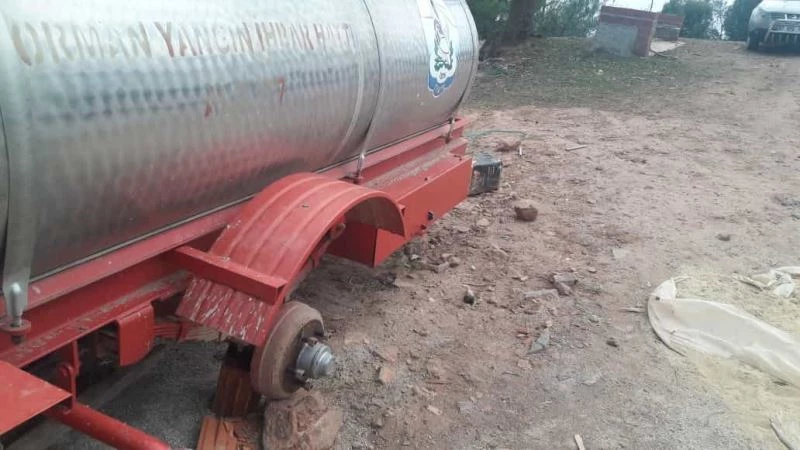 Yangınlarda hayati önem taşıyan tankerin lastiklerini çaldılar
