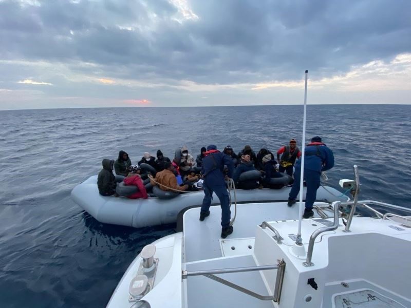 Yunan unsurlarınca geri itilen 157 düzensiz göçmen kurtarıldı
